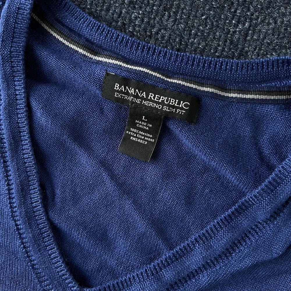 Banana Republic Sweater Mens Large Blue Extrafine‎ Merino Wool V Neck Slim Fit